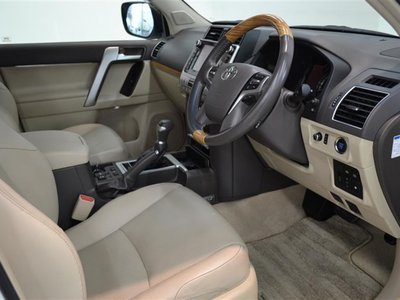 TOYOTA LAND CRUISER PRADO - 9