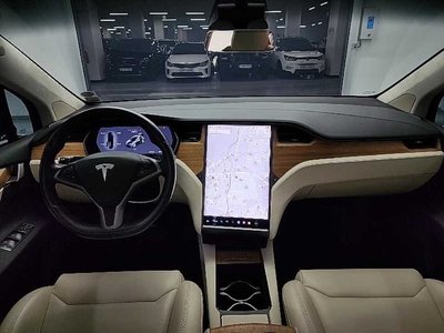 TESLA MODEL X - 4