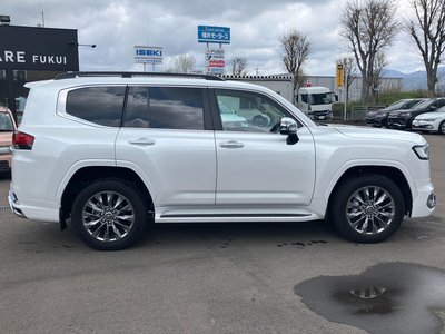 TOYOTA LAND CRUISER 300 - 7