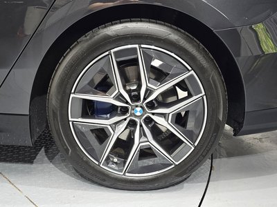 2025 BMW 5 SERIES 照片 8