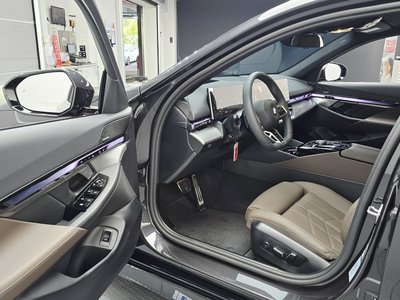 صورة مصغرة 13 لـ 2025 BMW 5 SERIES