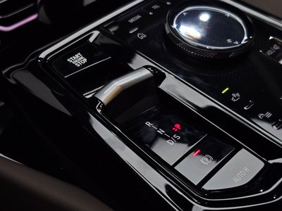 صورة مصغرة 12 لـ 2025 BMW 5 SERIES