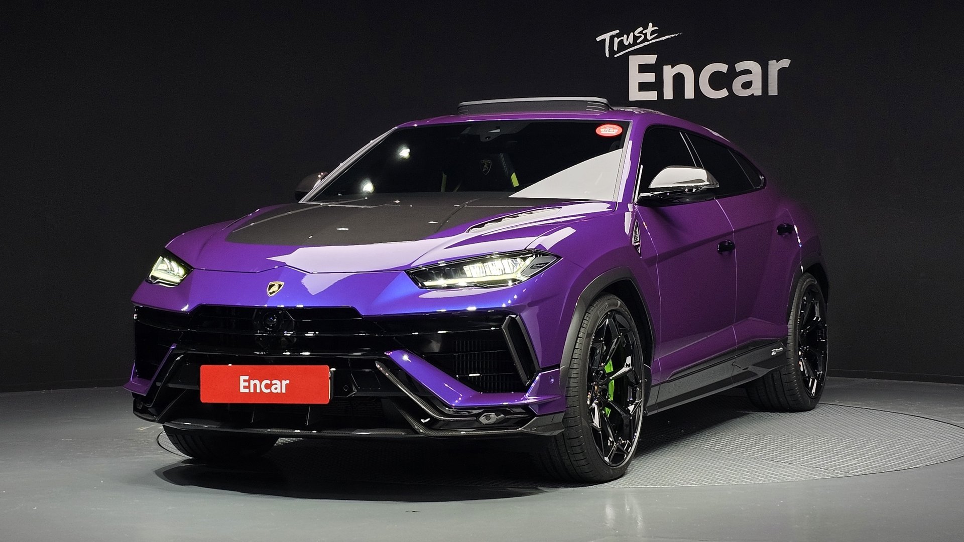 LAMBORGHINI URUS - View 1