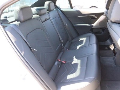 2025 BMW 5 SERIES — миниатюра 16