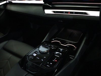 2025 BMW 5 SERIES — миниатюра 29