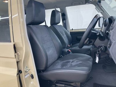 2025 Toyota LAND CRUISER 70 缩略图 11