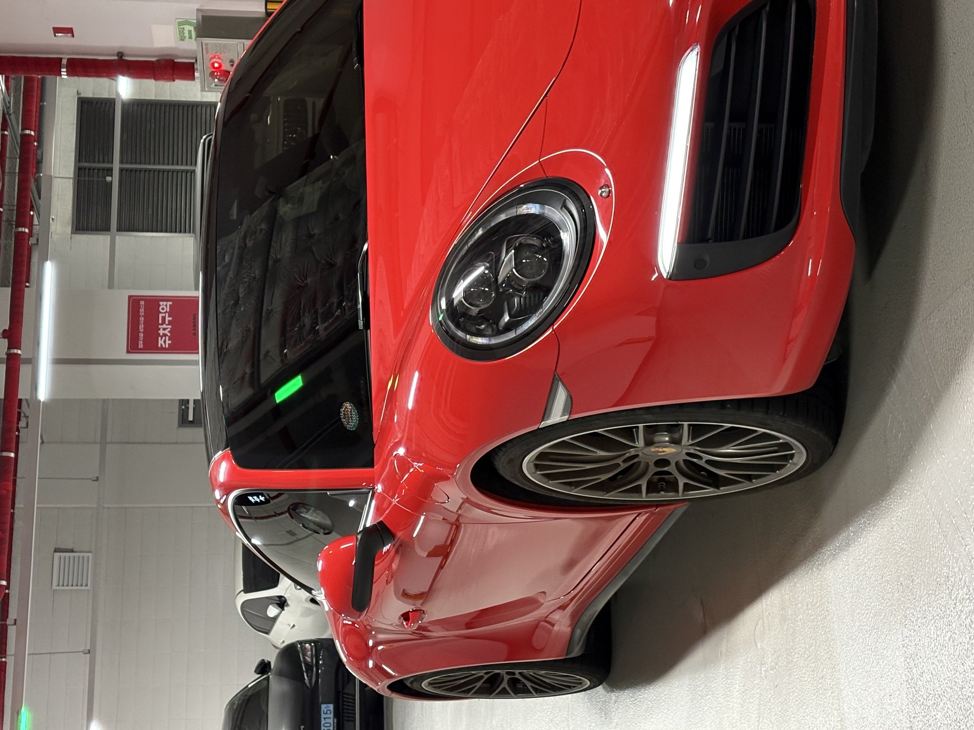 PORSCHE 911 - View 1