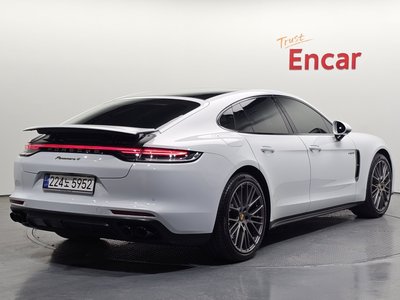 PORSCHE PANAMERA - 3