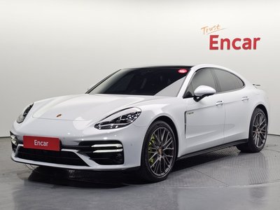 PORSCHE PANAMERA - 1