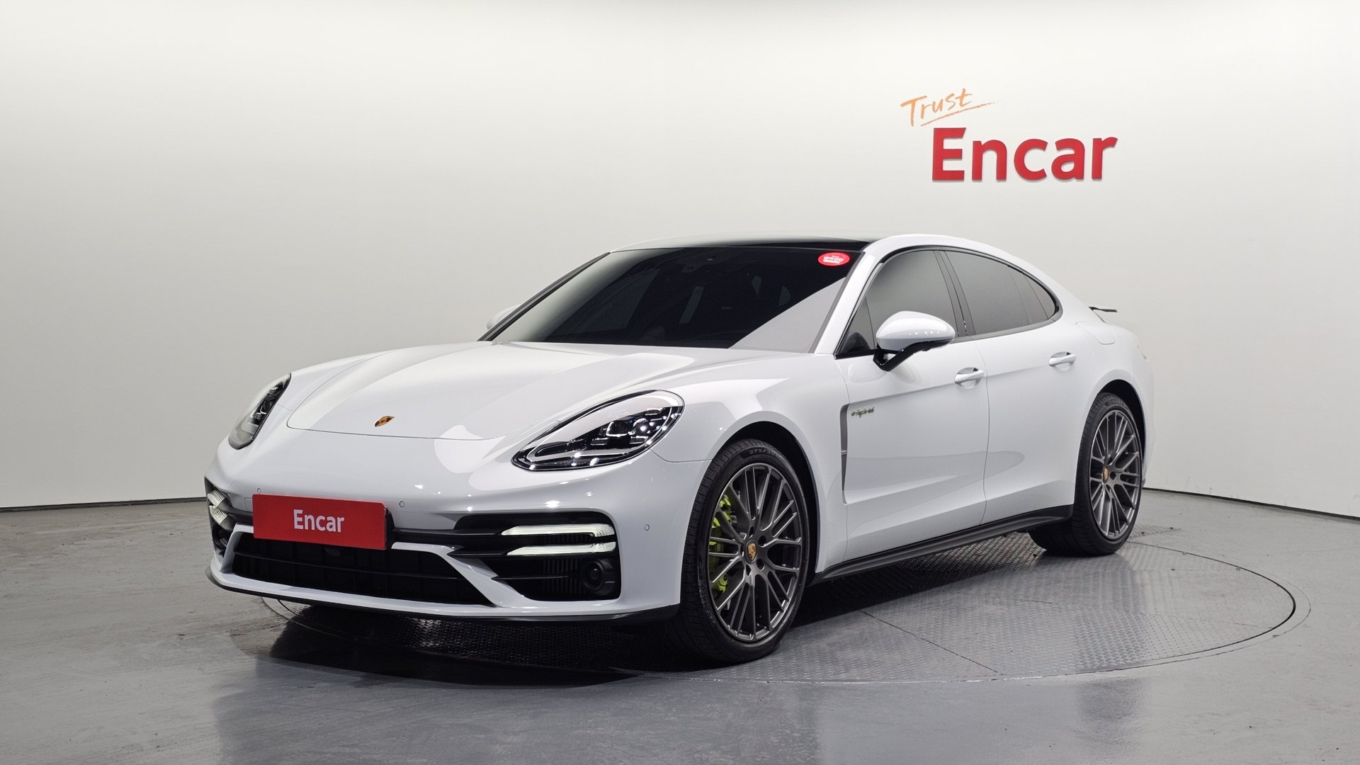 PORSCHE PANAMERA - View 1