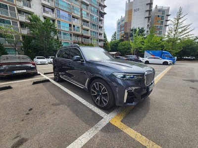 2021 BMW X7 photo 7