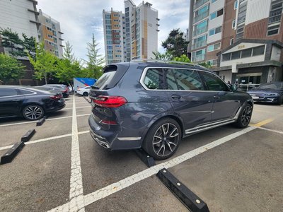 2021 BMW X7 photo 4