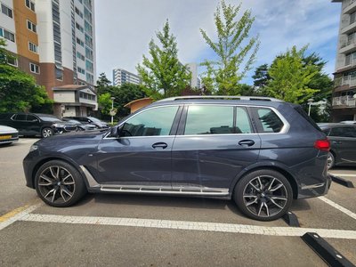 2021 BMW X7 photo 3