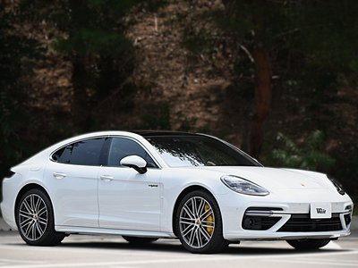 صورة 3 لـ 2018 Porsche PANAMERA
