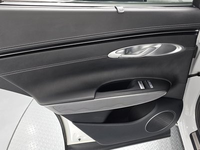 2021 Genesis GV70 — миниатюра 15