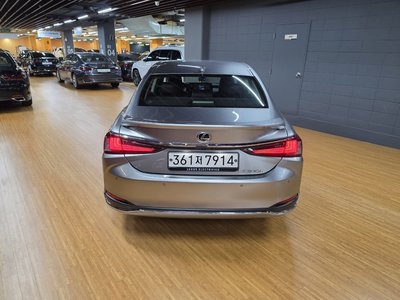 2025 LEXUS ES 照片 3