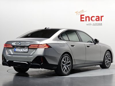 2025 BMW 5 SERIES 照片 3