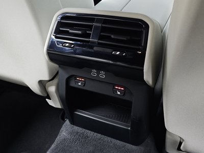 2025 BMW 5 SERIES 缩略图 31