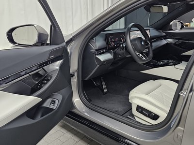 2025 BMW 5 SERIES 缩略图 13