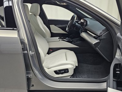 2025 BMW 5 SERIES 缩略图 16
