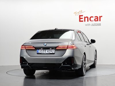 2025 BMW 5 SERIES 照片 4