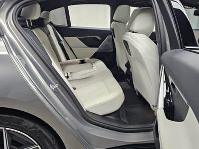 2025 BMW 5 SERIES 缩略图 17