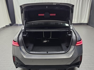 2025 BMW 5 SERIES 缩略图 23