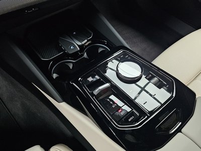 2025 BMW 5 SERIES 缩略图 12