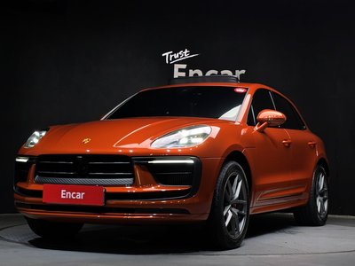 PORSCHE MACAN - 1