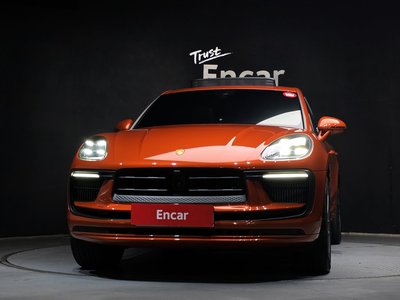 PORSCHE MACAN - 2