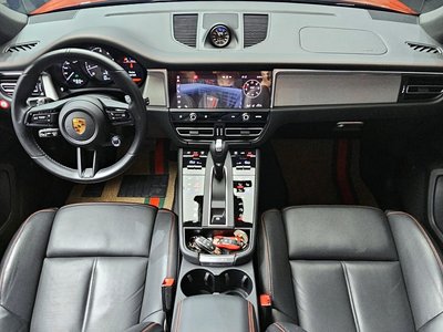 PORSCHE MACAN - 5