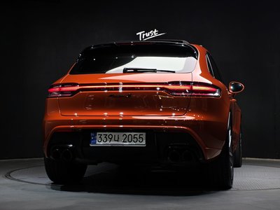 PORSCHE MACAN - 4