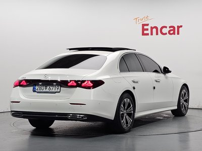 MERCEDES-BENZ E-CLASS - 4