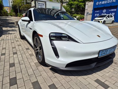 2021 Porsche TAYCAN 照片 1