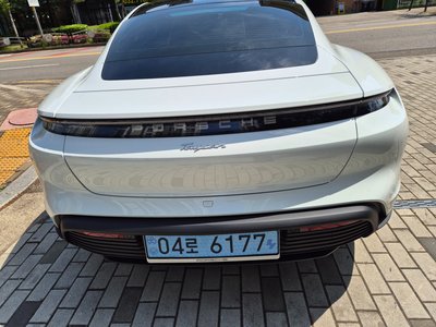 2021 Porsche TAYCAN 照片 3