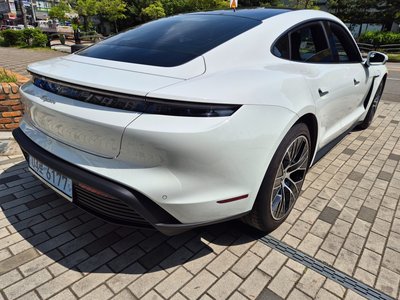 2021 Porsche TAYCAN 照片 4