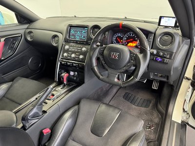 NISSAN GT-R - 8