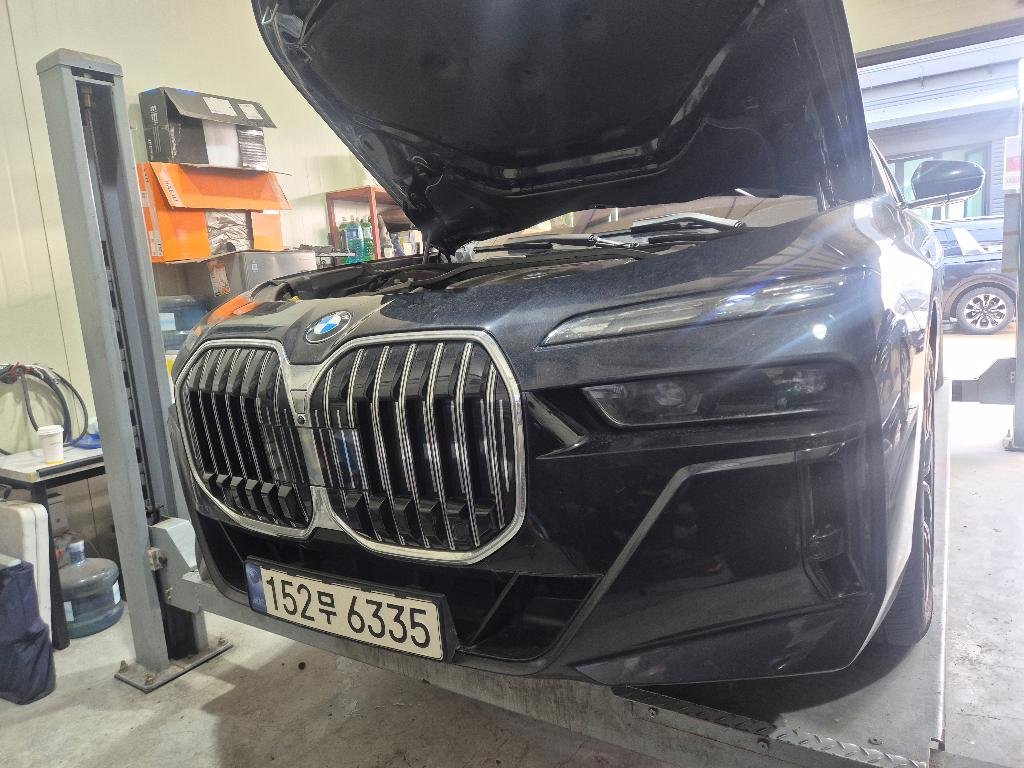 BMW 7 SERIES - View 1