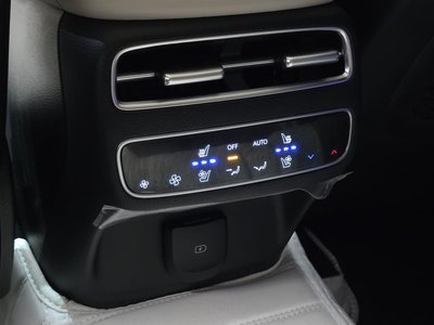 2025 Genesis GV70 thumbnail 25