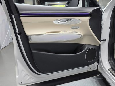 2025 Genesis GV70 thumbnail 14