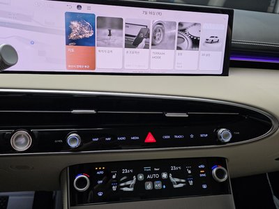 2025 Genesis GV70 thumbnail 20