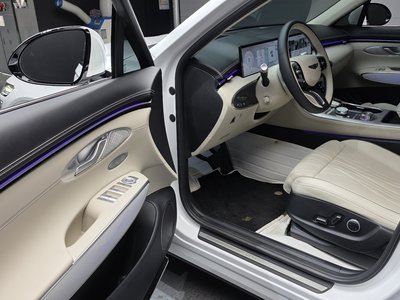 2025 Genesis GV70 thumbnail 13