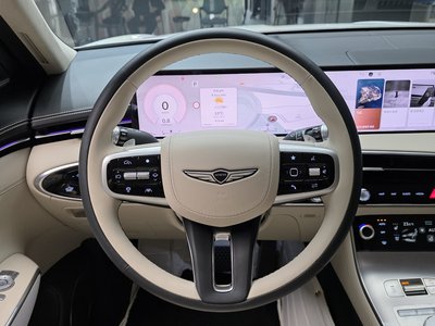 2025 Genesis GV70 thumbnail 19