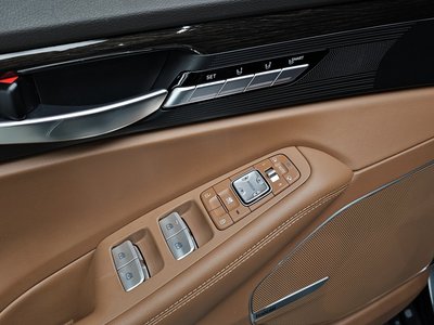 صورة مصغرة 23 لـ 2019 Genesis G90