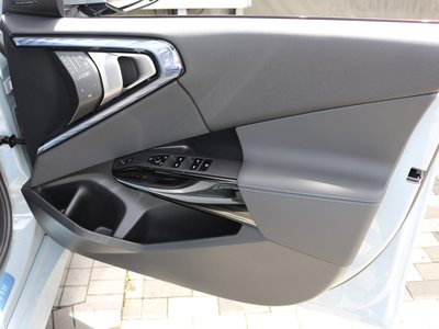 2025 BMW X3 — миниатюра 33