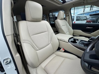 2025 Toyota LAND CRUISER 300 — миниатюра 37