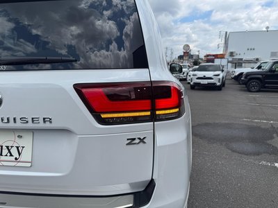 2025 Toyota LAND CRUISER 300 — миниатюра 27