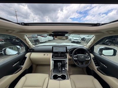 2025 Toyota LAND CRUISER 300 — миниатюра 36