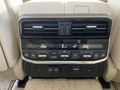 2025 Toyota LAND CRUISER 300 缩略图 25