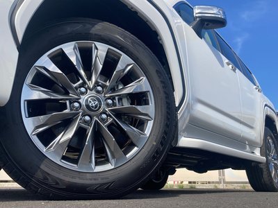 TOYOTA LAND CRUISER 300 - 9